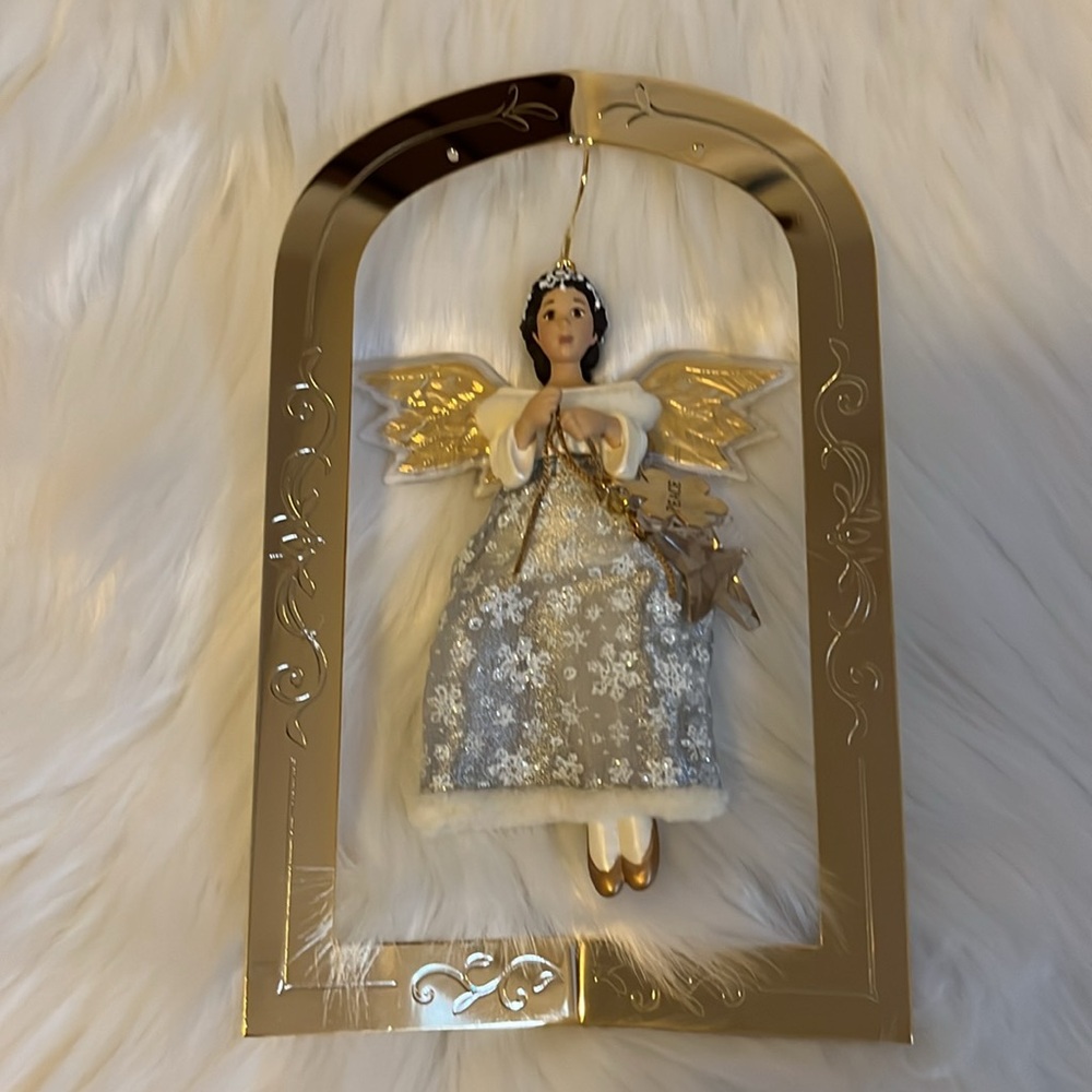 Hallmark Keepsake Ornament - The Gift of Peace